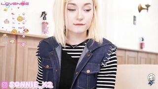 Sonnie_ - Blondie sweet talks and teases in front of the camera.