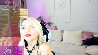 Gloria_Lovely -   Blondie dances in her underwear in front of the camera and chatting sweetly to the chat room