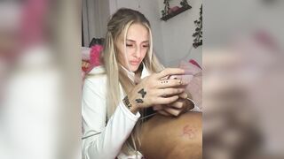 ElsDeex - Half naked babe chatting with chat