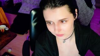 jenna-sxy19 -  Brunette with big tits shows her pussy on camera and chats nicely with the chat