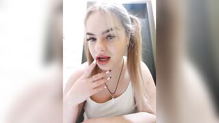 Beautty_Jane - The curvy blonde has a nice chat and was embarrassed to undress on camera