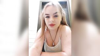 Beautty_Jane - The curvy blonde has a nice chat and was embarrassed to undress on camera