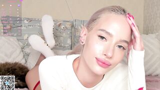 Kate_bremar - Charming young babe chats and teases in front of the camera