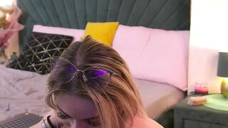 DeannaReese - Blonde chats with a chat and doesn't want to show her body naked