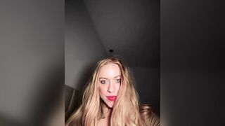 RockQueen_A - Blondie in beautiful lingerie dances in front of the camera and sweetly chatting with the chat room