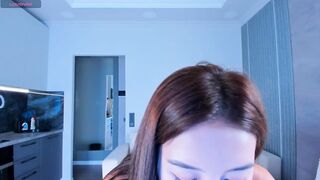 Jou_gun - [Young babe sweetly chatting and dancing naked in front of the camera and sweetly chatting with the chat room