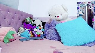 kimberkisss - Ass young woman shows her big ass with a lavender inside and enjoys it.