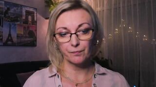 vanessa_chat - Milf is sweet-talking and doesn't want to undress for the camera.