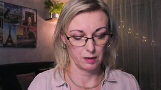 vanessa_chat - Milf is sweet-talking and doesn't want to undress for the camera.